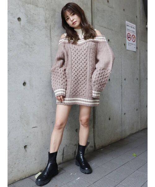 MURUA（ムルーア）の「ルーズオフショルダーニットワンピース（ワンピース・レディース・グレー/グリーン/モカ・FREE）」の7枚目の写真