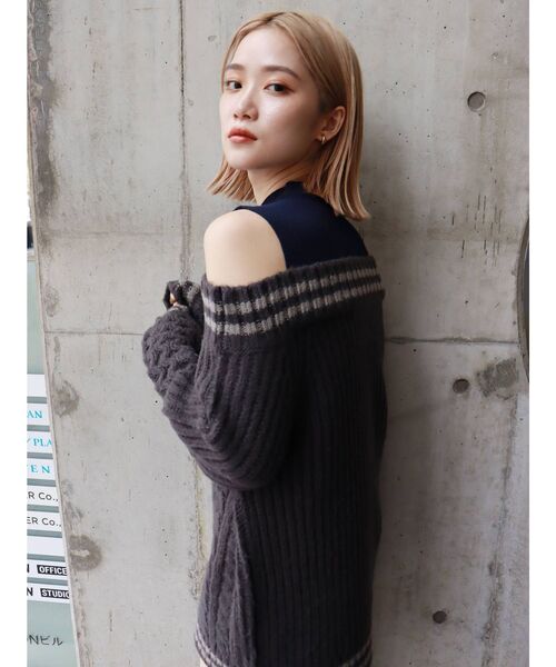 MURUA（ムルーア）の「ルーズオフショルダーニットワンピース（ワンピース・レディース・グレー/グリーン/モカ・FREE）」の10枚目の写真