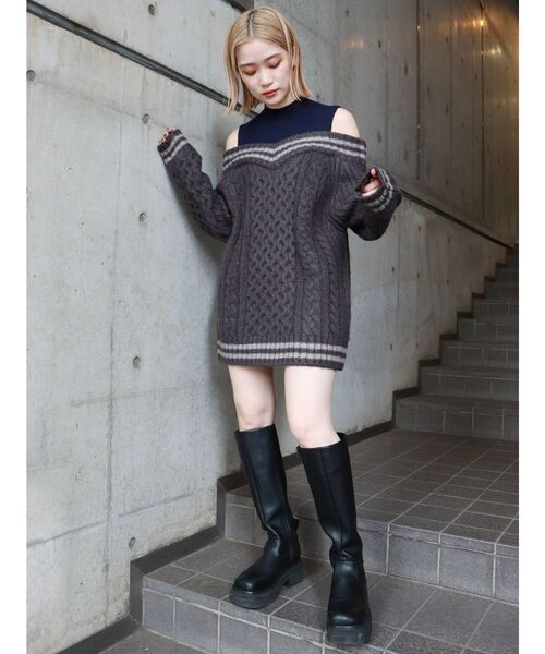 MURUA（ムルーア）の「ルーズオフショルダーニットワンピース（ワンピース・レディース・グレー/グリーン/モカ・FREE）」の11枚目の写真