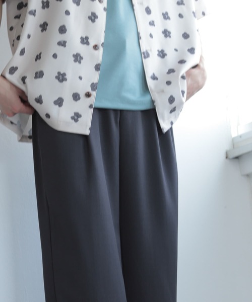 SENSE OF PLACE by URBAN RESEARCH（センスオブプレイスバイアーバンリサーチ）の「『セットアップ対応』『イージーケア』ダブルタックワイドスラックス（スラックス・メンズ・ブラック/ピンク/ライトベージュ/ブルー/オリーブ/チャコールグレー・SMALL/LARGE/MEDIUM）」の7枚目の写真