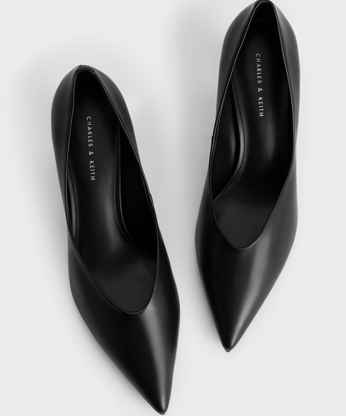 CHARLES & KEITH(チャールズ & キース)の「メタリックブレードヒール パンプス(パンプス・レディース・ブラック/オフホワイト・22cm/22.5cm/23cm/23.5cm/24.5cm/25cm/25.5cm)」の5枚目の写真