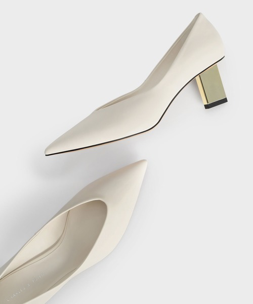 CHARLES & KEITH(チャールズ & キース)の「メタリックブレードヒール パンプス(パンプス・レディース・ブラック/オフホワイト・22cm/22.5cm/23cm/23.5cm/24.5cm/25cm/25.5cm)」の9枚目の写真