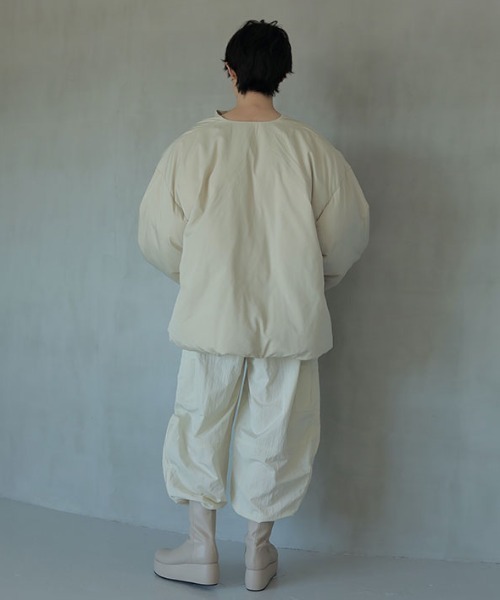 ETRE TOKYO（エトレトウキョウ）の「フードストールパディングコート（ダウンジャケット/コート・レディース・ベージュ/ネイビー・S/M）」の8枚目の写真