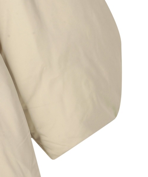 ETRE TOKYO（エトレトウキョウ）の「フードストールパディングコート（ダウンジャケット/コート・レディース・ベージュ/ネイビー・S/M）」の3枚目の写真