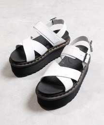 Dr. Martens（ドクターマーチン）の「Dr.Martens ドクターマーチン / Voss II Black Hydro ウェッジヒールサンダル 厚底クロスストラップサンダル / 30717100 30717001 30717329（サンダル・レディース）」