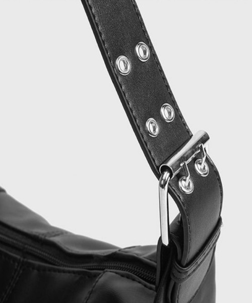 【ベルトデザインでコーデのアクセントに！】スクエアベルトショルダーレザーバッグ（ショルダーバッグ）｜Silly（シリー）