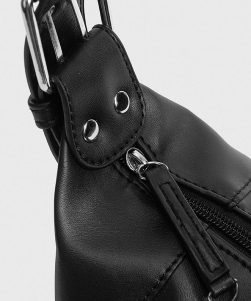 【ベルトデザインでコーデのアクセントに！】スクエアベルトショルダーレザーバッグ（ショルダーバッグ）｜Silly（シリー）