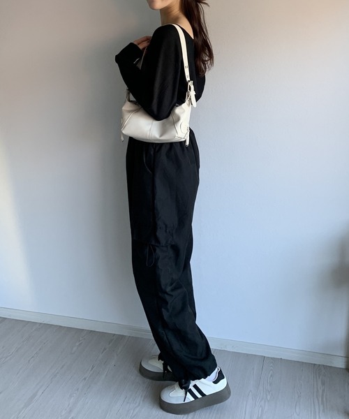 【ベルトデザインでコーデのアクセントに！】スクエアベルトショルダーレザーバッグ（ショルダーバッグ）｜Silly（シリー）