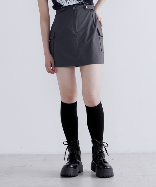 Figments(フィグメンツ)の「カーゴミニスカート(スカート・レディース・グレー/ブラック・FREE)」の4枚目の写真