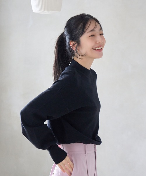 VIS（ビス）の「【吸湿発熱・エコベロ】バックパールハイネックニット（ニット/セーター・レディース・モスグリーン/キナリ/ピンク/ブラック・FREE）」の2枚目の写真