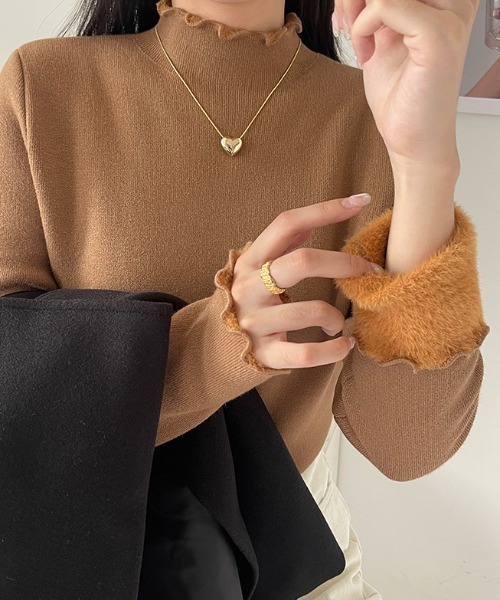 COCOMOMO(ココモモ)の「もちもち 裏起毛 メロー ハイネックニット(ニット/セーター・レディース・イエロー/アイボリー/ベージュ/ブラック/ネイビー/ホワイト/ブラウン/オレンジ系・FREE)」の4枚目の写真