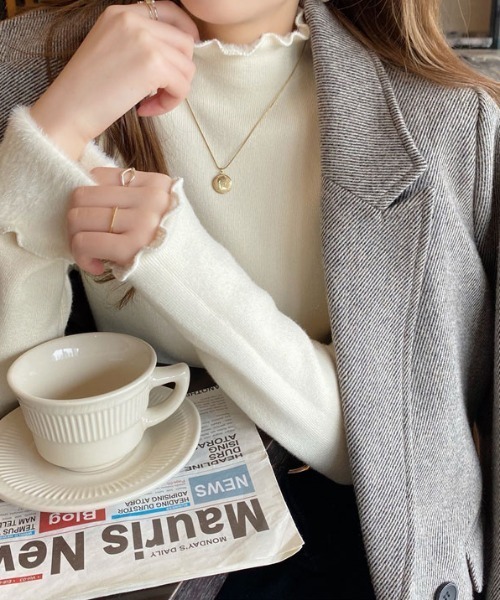 COCOMOMO(ココモモ)の「もちもち 裏起毛 メロー ハイネックニット(ニット/セーター・レディース・イエロー/アイボリー/ベージュ/ブラック/ネイビー/ホワイト/ブラウン/オレンジ系・FREE)」の1枚目の写真