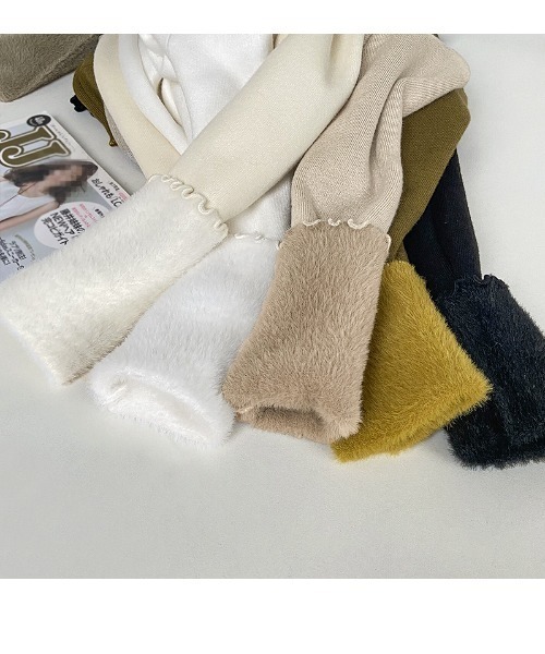 COCOMOMO(ココモモ)の「もちもち 裏起毛 メロー ハイネックニット(ニット/セーター・レディース・イエロー/アイボリー/ベージュ/ブラック/ネイビー/ホワイト/ブラウン/オレンジ系・FREE)」の10枚目の写真