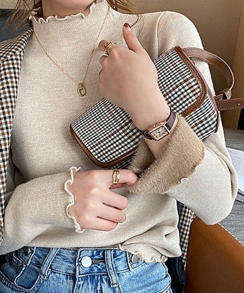 COCOMOMO(ココモモ)の「もちもち 裏起毛 メロー ハイネックニット(ニット/セーター・レディース・イエロー/アイボリー/ベージュ/ブラック/ネイビー/ホワイト/ブラウン/オレンジ系・FREE)」の12枚目の写真