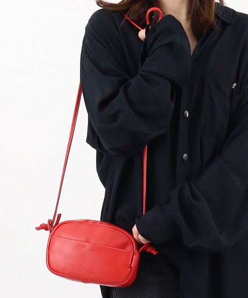 COOCO(クーコ)の「シープレザーラウンド型ミニショルダーバッグ(ショルダーバッグ・レディース・レッド/ライトグレー/ライトグリーン/グレー系その他/ブラック・9)」の5枚目の写真