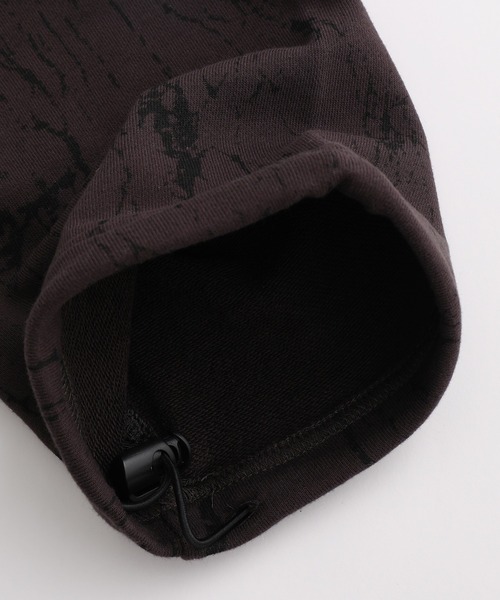 ADAM ET ROPE'（アダムエロペ）の「【WEB限定】ダンスプラクティス スプラッシュブリーチ ルーズ クルーネック スウェット / 裏毛 / K-POP / セットアップ / ユニセックス（スウェット・メンズ・ブラック/チャコールグレー・L/M）」の8枚目の写真