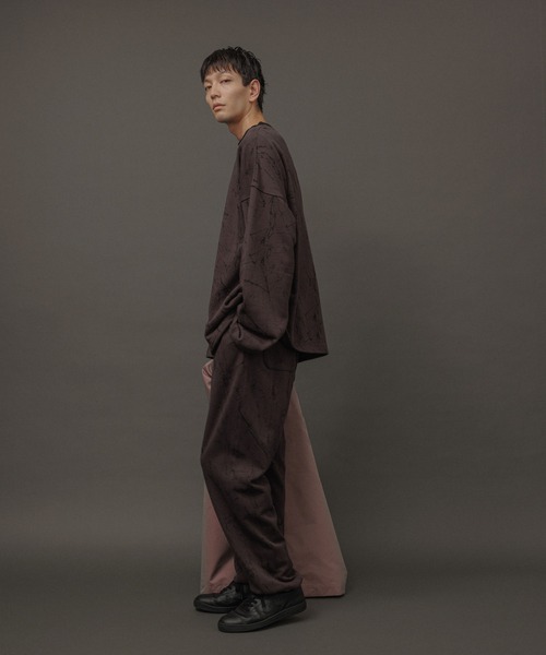 ADAM ET ROPE'（アダムエロペ）の「【WEB限定】ダンスプラクティス スプラッシュブリーチ ルーズ クルーネック スウェット / 裏毛 / K-POP / セットアップ / ユニセックス（スウェット・メンズ・ブラック/チャコールグレー・L/M）」の22枚目の写真