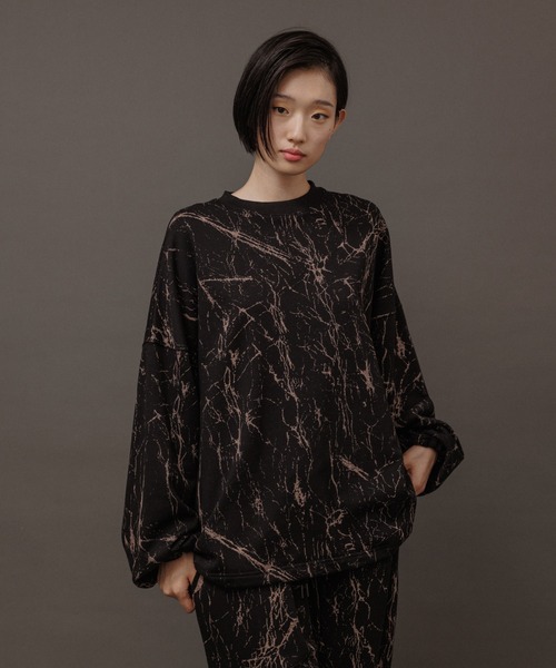 ADAM ET ROPE'（アダムエロペ）の「【WEB限定】ダンスプラクティス スプラッシュブリーチ ルーズ クルーネック スウェット / 裏毛 / K-POP / セットアップ / ユニセックス（スウェット・メンズ・ブラック/チャコールグレー・L/M）」の18枚目の写真