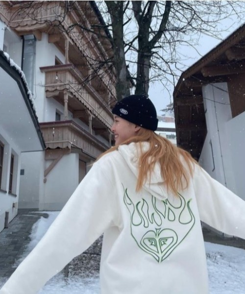 ROXY（ロキシー）の「CAMDEN/ロキシーオーバルブランドロゴ2WAYビーニー（ニットキャップ/ビーニー・レディース・バーガンディー/グレー/ブラック/ホワイト・FREE）」の6枚目の写真