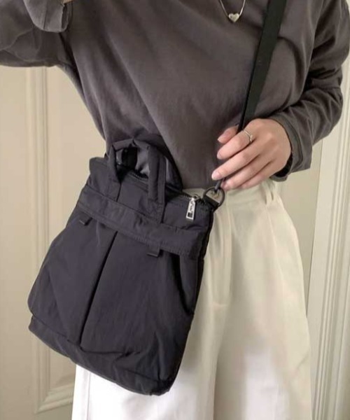 NANEA（ナネア）の「２WAYヘルメットバッグ（ショルダーバッグ・レディース・カーキ/ブラック/ベージュ/ホワイト・フリー）」の12枚目の写真