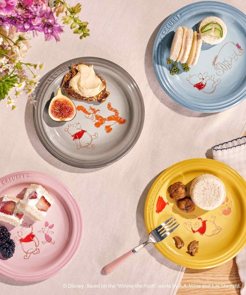 完売品　限定　新品　くまのプーさん/レジェ・プレート 18cm (4枚入り) Le Creuset（ルクルーゼ）の「くまのプーさん/レジェ・プレート 18cm