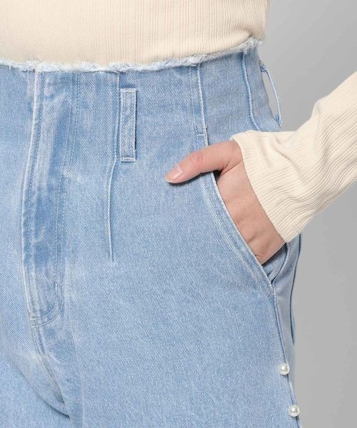 mysty woman（ミスティウーマン）の「サイドスリットパールデニム 996922（デニムパンツ・レディース・ブルー・FREE）」の12枚目の写真