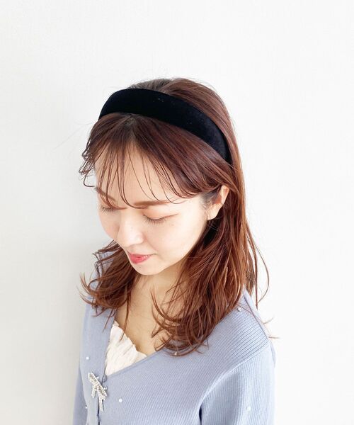 MAJESTIC LEGON（マジェスティックレゴン）の「ベロアカチューシャ（カチューシャ・レディース・ピンクベージュ/ブラック・FREE）」の5枚目の写真