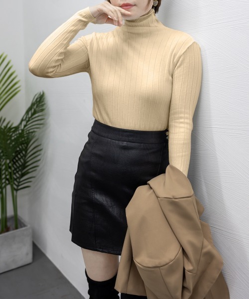 Miniministore(ミニミニストア)の「リブ ニットトップス タートルネック(ニット/セーター・レディース・アイボリー/ベージュ/ライトブラウン/ブラック/カーキ・FREE)」の6枚目の写真