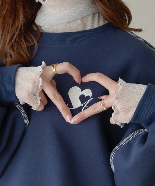 Ambre Neige（アンブルネージュ）の「ロゴ刺繍ハートスウェット／【WEB/EC限定商品】（スウェット・レディース・ネイビー/ライトグレー/オフホワイト・FREE）」の3枚目の写真