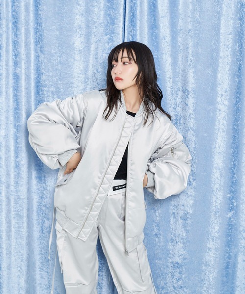 ANDGEEBEE（アンジービー）の「UNISEX サテン中綿ブルゾン（ブルゾン・レディース・グレー/ブラック・FREE）」の2枚目の写真