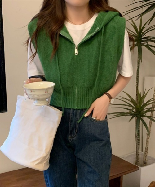 Ritzy(リッツィー)の「ショート丈 ジップパーカーベスト(ベスト・レディース・グリーン/カーキ/ブラック/アイボリー/ベージュ/グレー・FREE)」の9枚目の写真