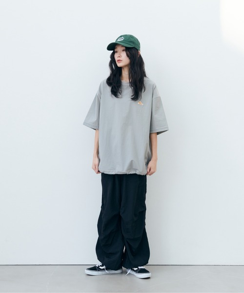 KELTY(ケルティ)の「Stretch Woven Mini Logo S/S T-Shirt/ストレッチ布帛Tシャツ(Tシャツ/カットソー・レディース・ネイビー/ホワイト/グレー/ブラック・L/M)」の3枚目の写真