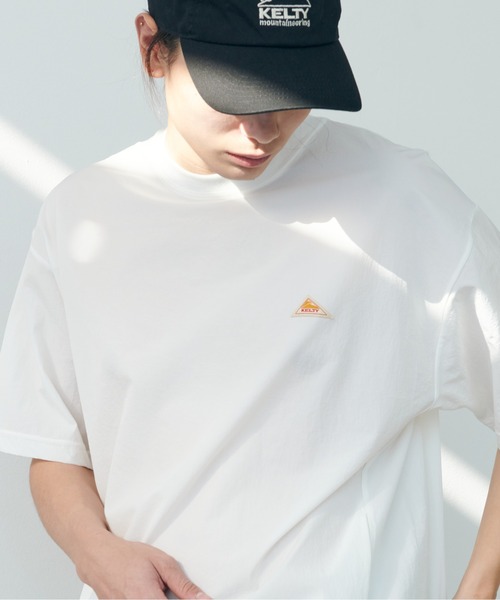 KELTY(ケルティ)の「Stretch Woven Mini Logo S/S T-Shirt/ストレッチ布帛Tシャツ(Tシャツ/カットソー・レディース・ネイビー/ホワイト/グレー/ブラック・L/M)」の7枚目の写真