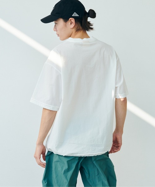 KELTY(ケルティ)の「Stretch Woven Mini Logo S/S T-Shirt/ストレッチ布帛Tシャツ(Tシャツ/カットソー・レディース・ネイビー/ホワイト/グレー/ブラック・L/M)」の10枚目の写真
