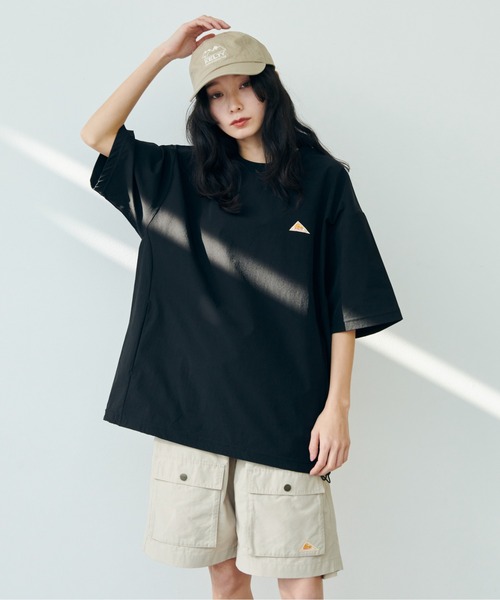 KELTY(ケルティ)の「Stretch Woven Mini Logo S/S T-Shirt/ストレッチ布帛Tシャツ(Tシャツ/カットソー・レディース・ネイビー/ホワイト/グレー/ブラック・L/M)」の13枚目の写真