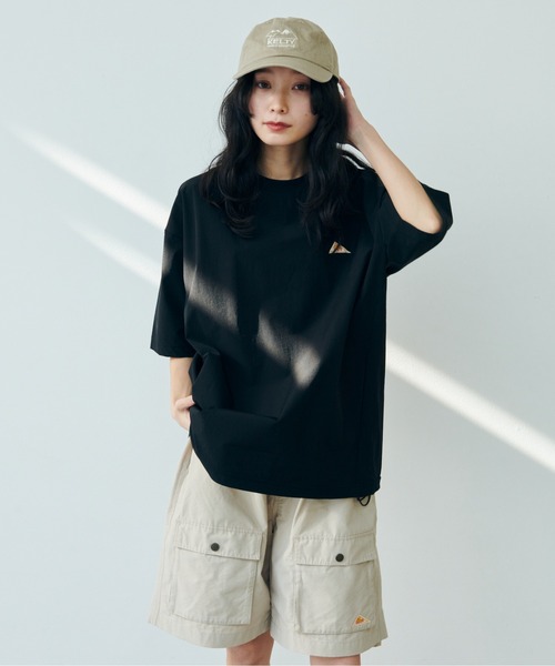 KELTY(ケルティ)の「Stretch Woven Mini Logo S/S T-Shirt/ストレッチ布帛Tシャツ(Tシャツ/カットソー・レディース・ネイビー/ホワイト/グレー/ブラック・L/M)」の14枚目の写真