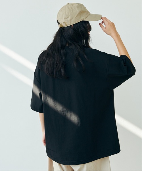 KELTY(ケルティ)の「Stretch Woven Mini Logo S/S T-Shirt/ストレッチ布帛Tシャツ(Tシャツ/カットソー・レディース・ネイビー/ホワイト/グレー/ブラック・L/M)」の16枚目の写真