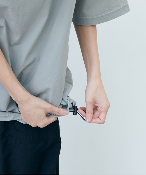 KELTY(ケルティ)の「Stretch Woven Mini Logo S/S T-Shirt/ストレッチ布帛Tシャツ(Tシャツ/カットソー・レディース・ネイビー/ホワイト/グレー/ブラック・L/M)」の22枚目の写真