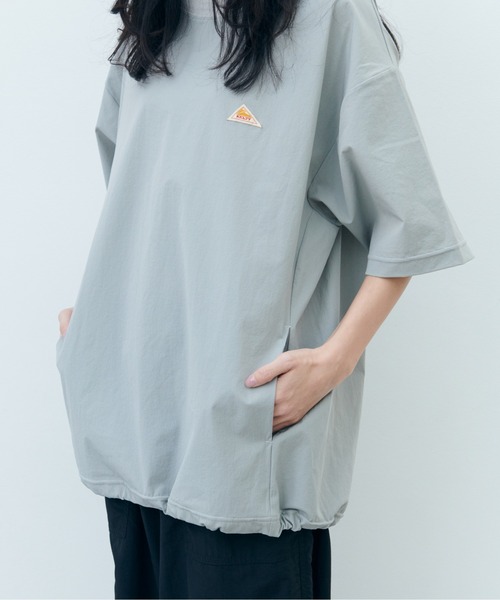 KELTY(ケルティ)の「Stretch Woven Mini Logo S/S T-Shirt/ストレッチ布帛Tシャツ(Tシャツ/カットソー・レディース・ネイビー/ホワイト/グレー/ブラック・L/M)」の17枚目の写真