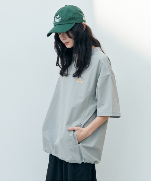 KELTY(ケルティ)の「Stretch Woven Mini Logo S/S T-Shirt/ストレッチ布帛Tシャツ(Tシャツ/カットソー・レディース・ネイビー/ホワイト/グレー/ブラック・L/M)」の20枚目の写真