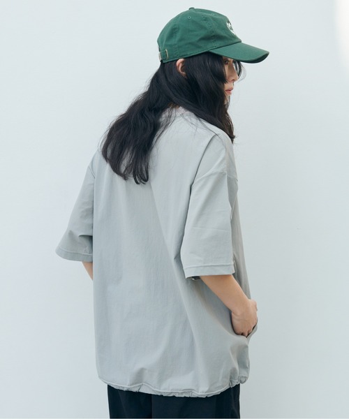 KELTY(ケルティ)の「Stretch Woven Mini Logo S/S T-Shirt/ストレッチ布帛Tシャツ(Tシャツ/カットソー・レディース・ネイビー/ホワイト/グレー/ブラック・L/M)」の21枚目の写真