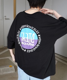 ILL'S（イルズ）の「新柄追加 フロント / バックプリント ワンポイント刺繍 モチーフ ビッグシルエットTシャツ ユニセックス カットソー 【MARK GONZALES ARTWORK COLLECTION / マークゴンザレス】（Tシャツ/カットソー）」