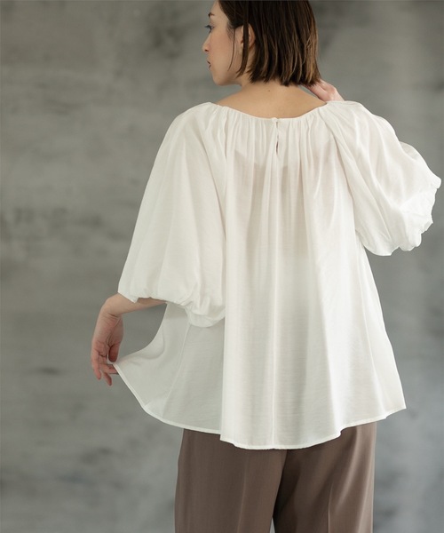 OPAQUE.CLIP（オペークドットクリップ）の「◆バルーンスリーブギャザーブラウス【洗える】（シャツ/ブラウス・レディース・ブラック/オレンジ/ホワイト/チャコールグレー・42/38/40）」の8枚目の写真