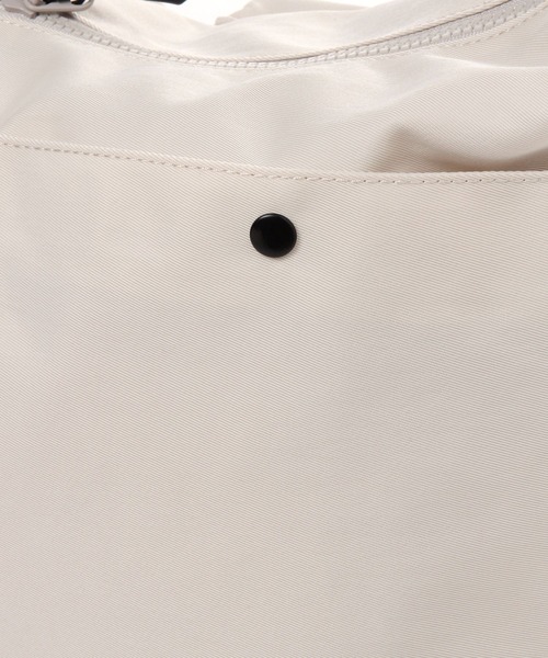 BAYFLOW（ベイフロー）の「フロントポケットビッグショルダーバッグ（ショルダーバッグ・メンズ・グレイッシュベージュ/ブラック・FREE）」の4枚目の写真