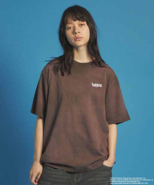 PLAYBOY(プレイボーイ)の「【SEQUENZ(シークエンズ)】PB VINTAGE COLLAGE S/S TEE / PLAYBOY×Sequenz 90s Tシャツ スプレーブリーチ加工 グラフィック コラージュ 半袖(Tシャツ/カットソー・メンズ・ダークブラウン/ブラック/ライトグレー・X-LARGE/MEDIUM/LARGE)」の10枚目の写真