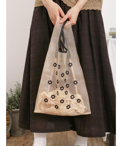 Samansa Mos2(サマンサ モスモス)の「【ポケッタブル】花刺繍シアーマルシェバッグ(ハンドバッグ・レディース・ベージュ/ブラウン・F)」の2枚目の写真