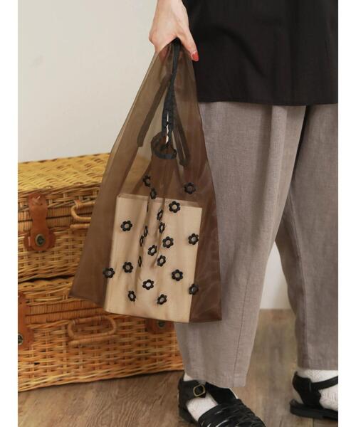 Samansa Mos2(サマンサ モスモス)の「【ポケッタブル】花刺繍シアーマルシェバッグ(ハンドバッグ・レディース・ベージュ/ブラウン・F)」の3枚目の写真