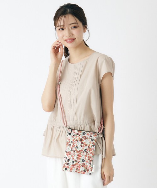 LAURA ASHLEY(ローラアシュレイ)の「【撥水・防水加工】アンクロフト ディッツィー柄 サコッシュ(ショルダーバッグ・レディース・ピンク系5/ネイビー系/オレンジ系その他2・00)」の18枚目の写真