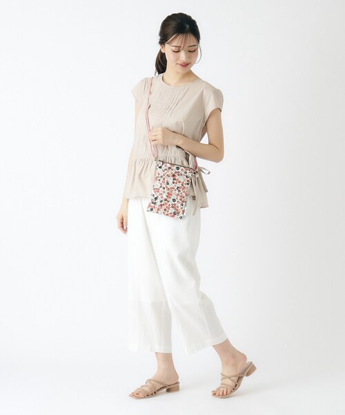 LAURA ASHLEY(ローラアシュレイ)の「【撥水・防水加工】アンクロフト ディッツィー柄 サコッシュ(ショルダーバッグ・レディース・ピンク系5/ネイビー系/オレンジ系その他2・00)」の19枚目の写真