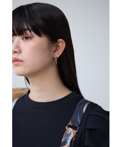 AZUL by moussy（アズールバイマウジー）の「ノットデザインフープピアス（ピアス（両耳用）・レディース・ゴールド系その他/シルバー・FREE）」の4枚目の写真